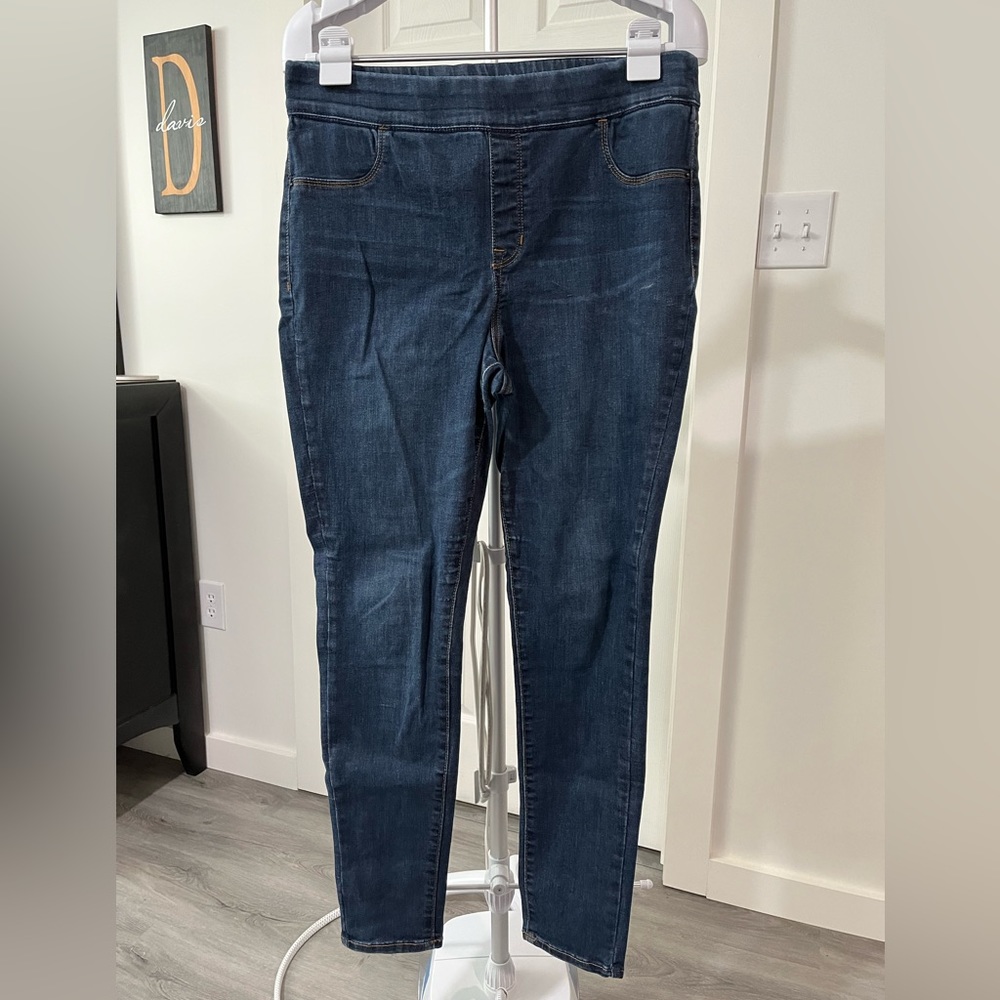 Old Navy Rock Star Jeggings
Dark Wash
Size 14